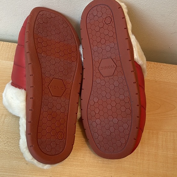 Vionic Josephine Dusty Cedar Puffy Nylon Shearling Lined Slipper - New - Picture 6 of 7